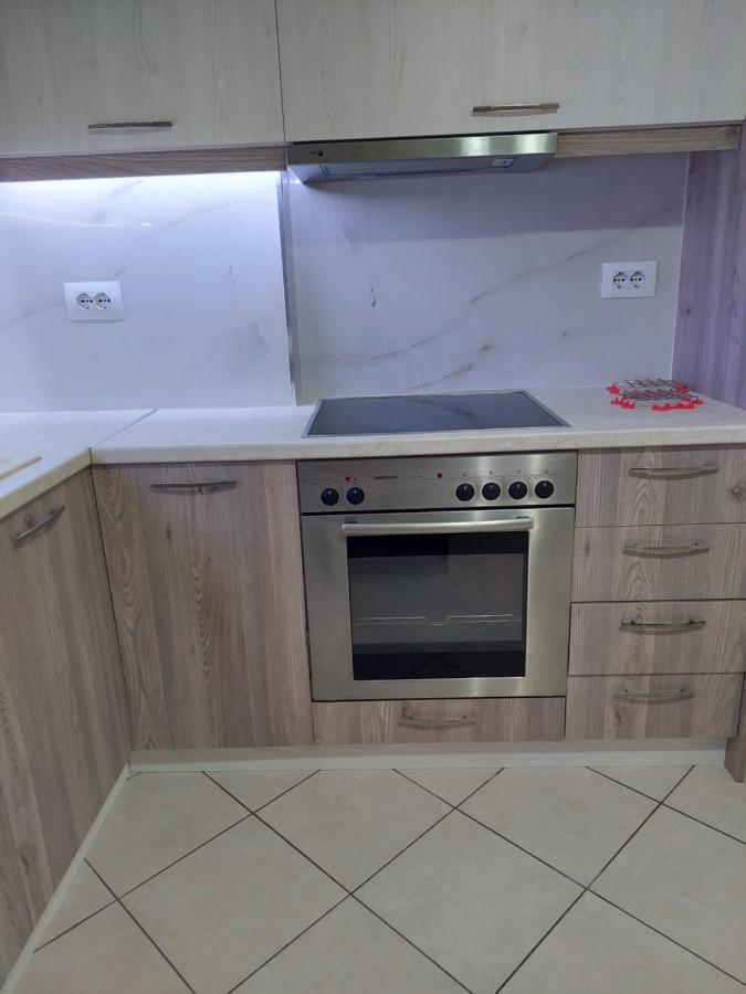 B & D Apartment Sarandë エクステリア 写真