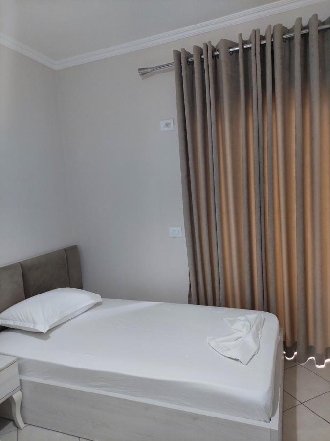 B & D Apartment Sarandë エクステリア 写真