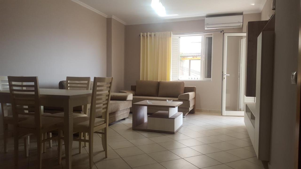 B & D Apartment Sarandë エクステリア 写真